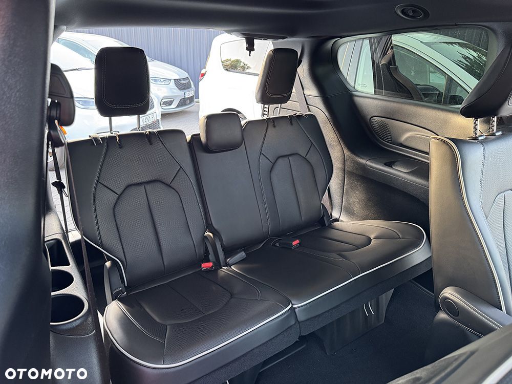 Chrysler Pacifica - 15