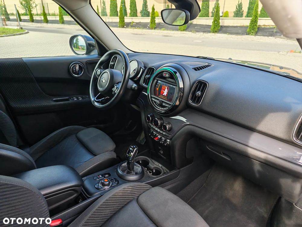 MINI Countryman Cooper Essential Trim - 25