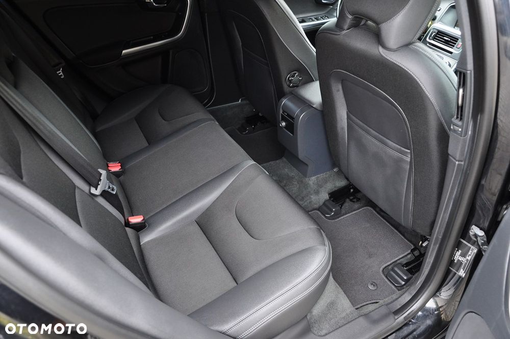 Volvo V60 D3 Geartronic Summum - 28