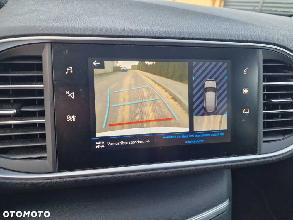 Peugeot 308 PureTech 130 GPF EAT8 Stop & Start Allure Business-Paket - 29