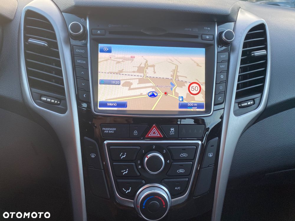 Hyundai i30 blue Kombi 1.4 YES Gold - 33