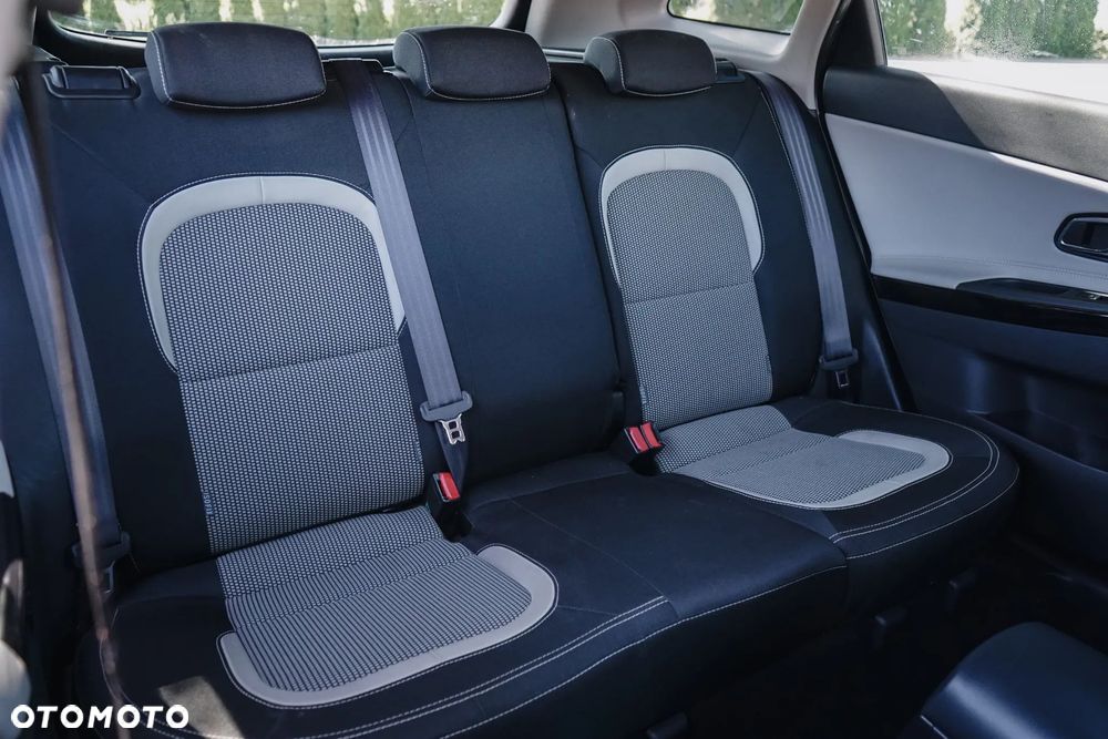 Kia Ceed 1.4 L - 25
