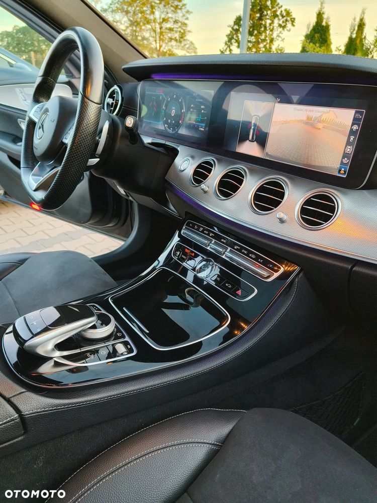 Mercedes-Benz Klasa E 220 d 4-Matic 9G-TRONIC - 21