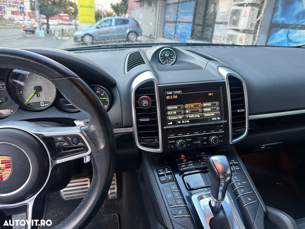 Porsche Cayenne - 6