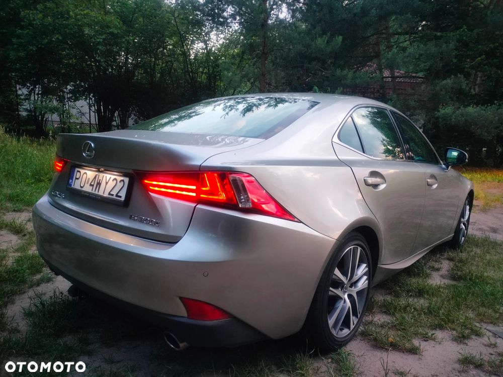 Lexus IS 200t Elite - 18