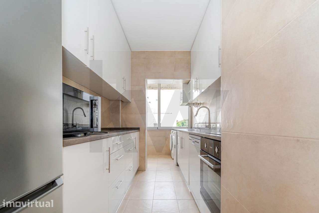 Apartamento T2 na Rua Carlos Seixas | Luminoso e pronto a habitar - Grande imagem: 3/21