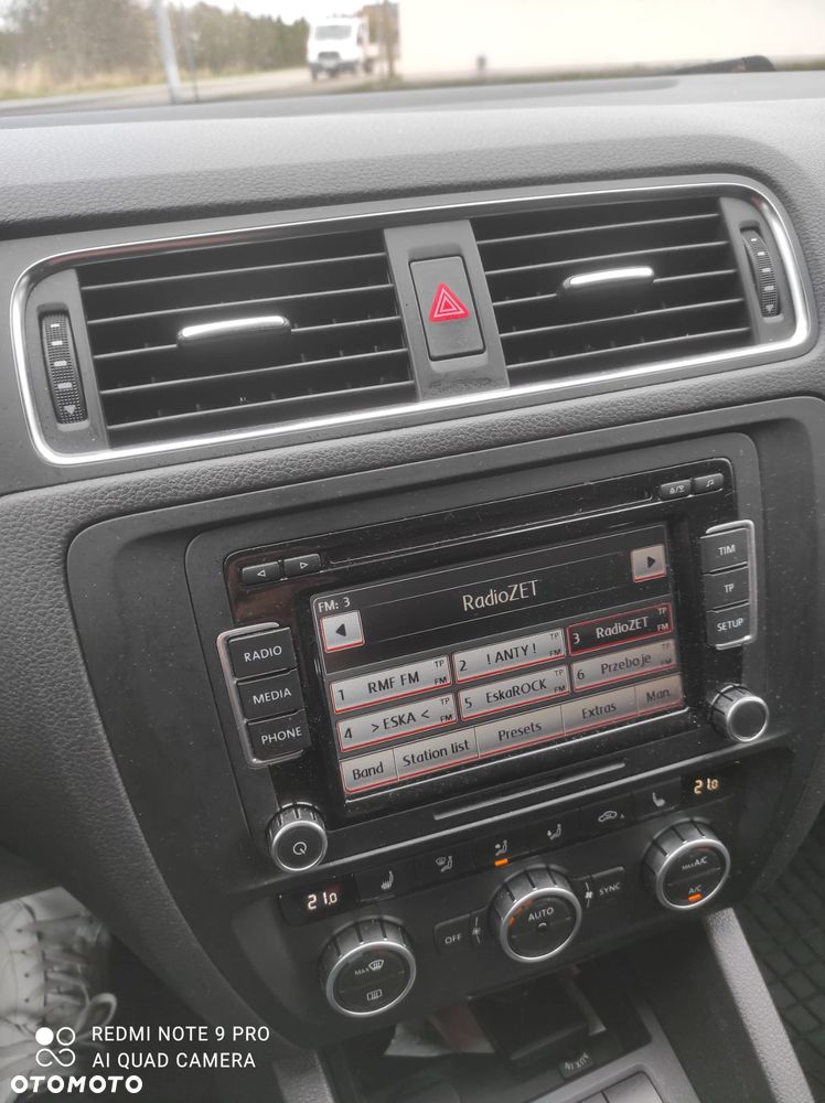 Volkswagen Jetta - 12