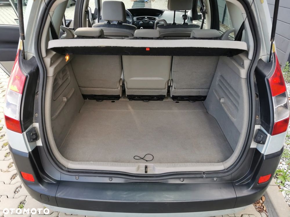 Renault Scenic 1.6 16V Confort Privilege - 14