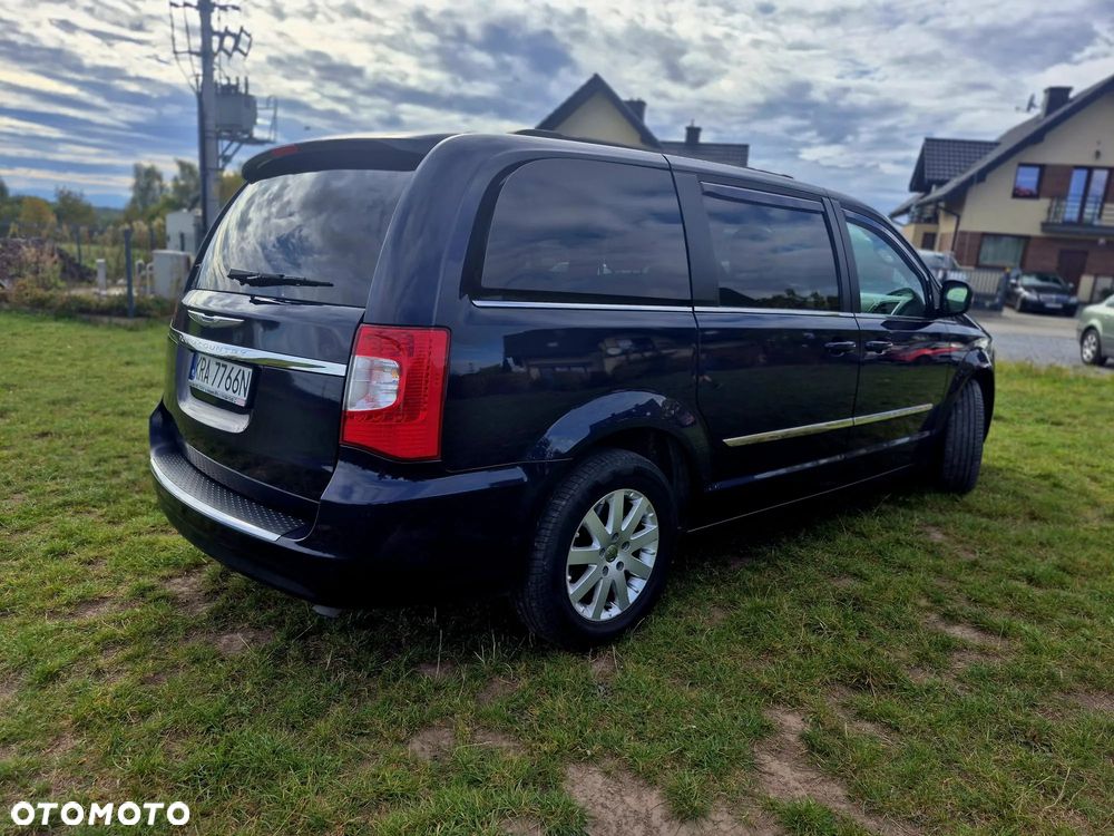 Chrysler Town & Country - 4
