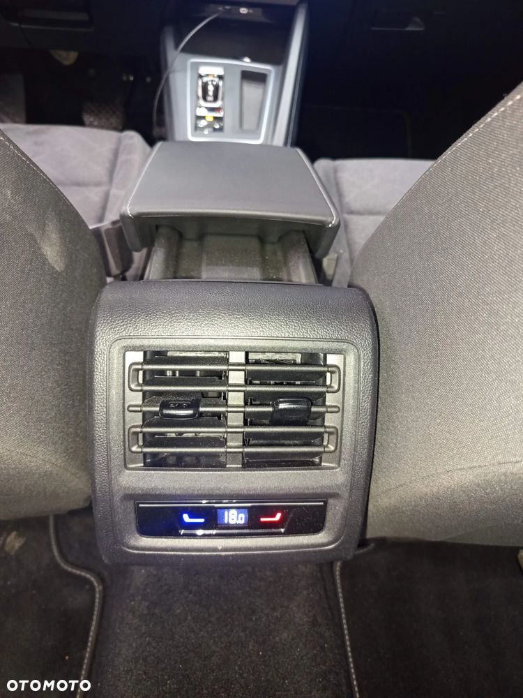 Volkswagen Golf - 10