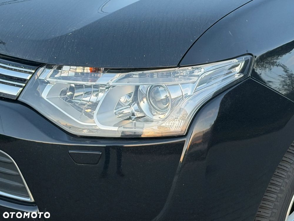 Mitsubishi Outlander Intense + - 12