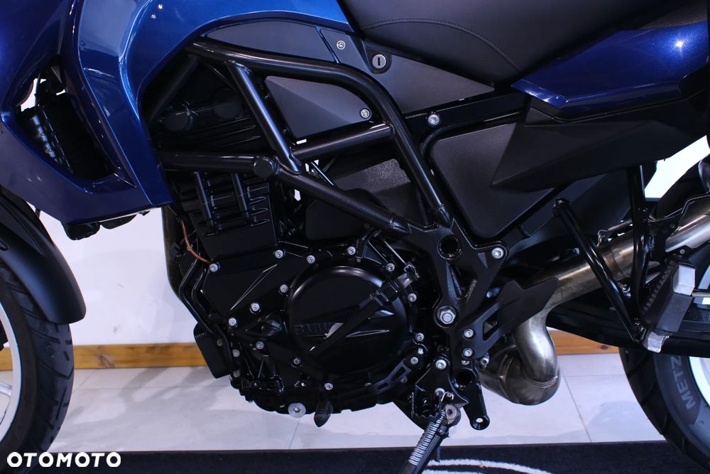 BMW F - 24