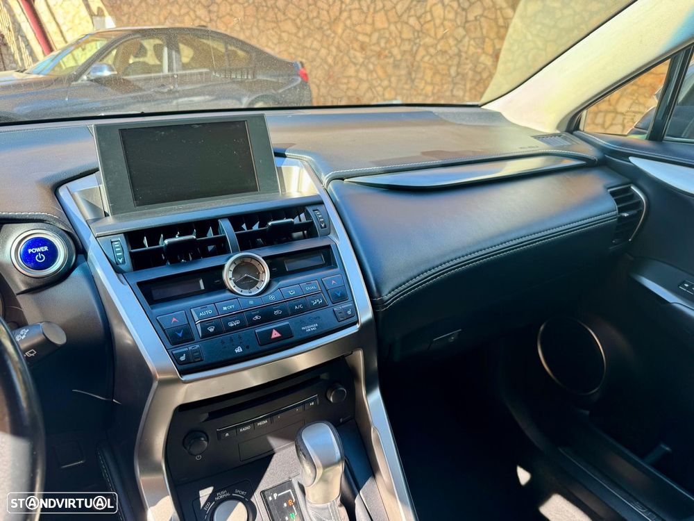Lexus NX 300h Executive - 10