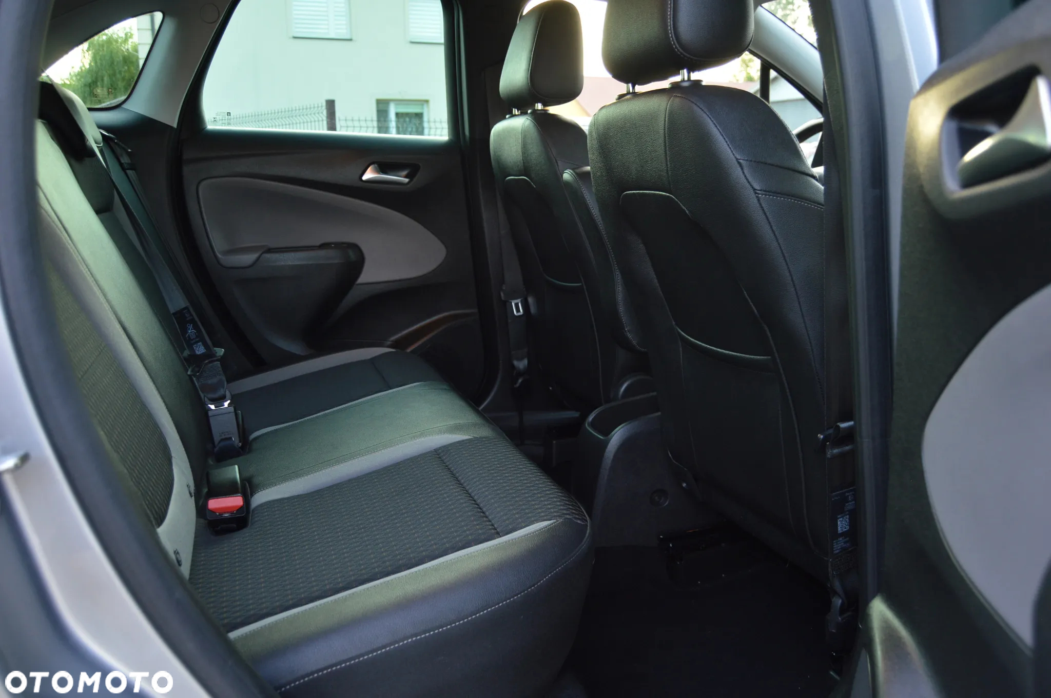 Opel Crossland X 1.2 T Design Line S&S - 32