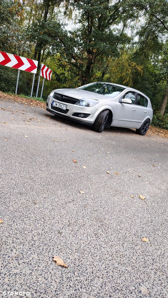 Opel Astra 1.9 CDTI DPF Cosmo - 17