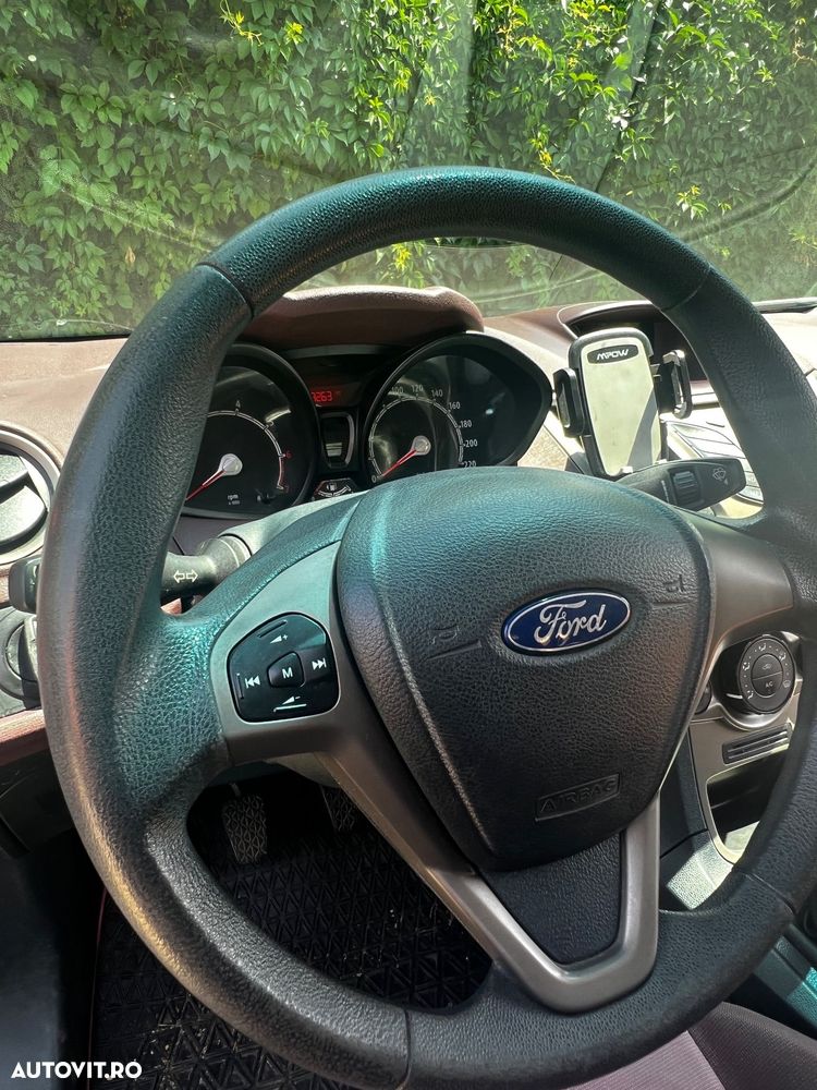 Ford Fiesta 1.3i Ambiente - 10