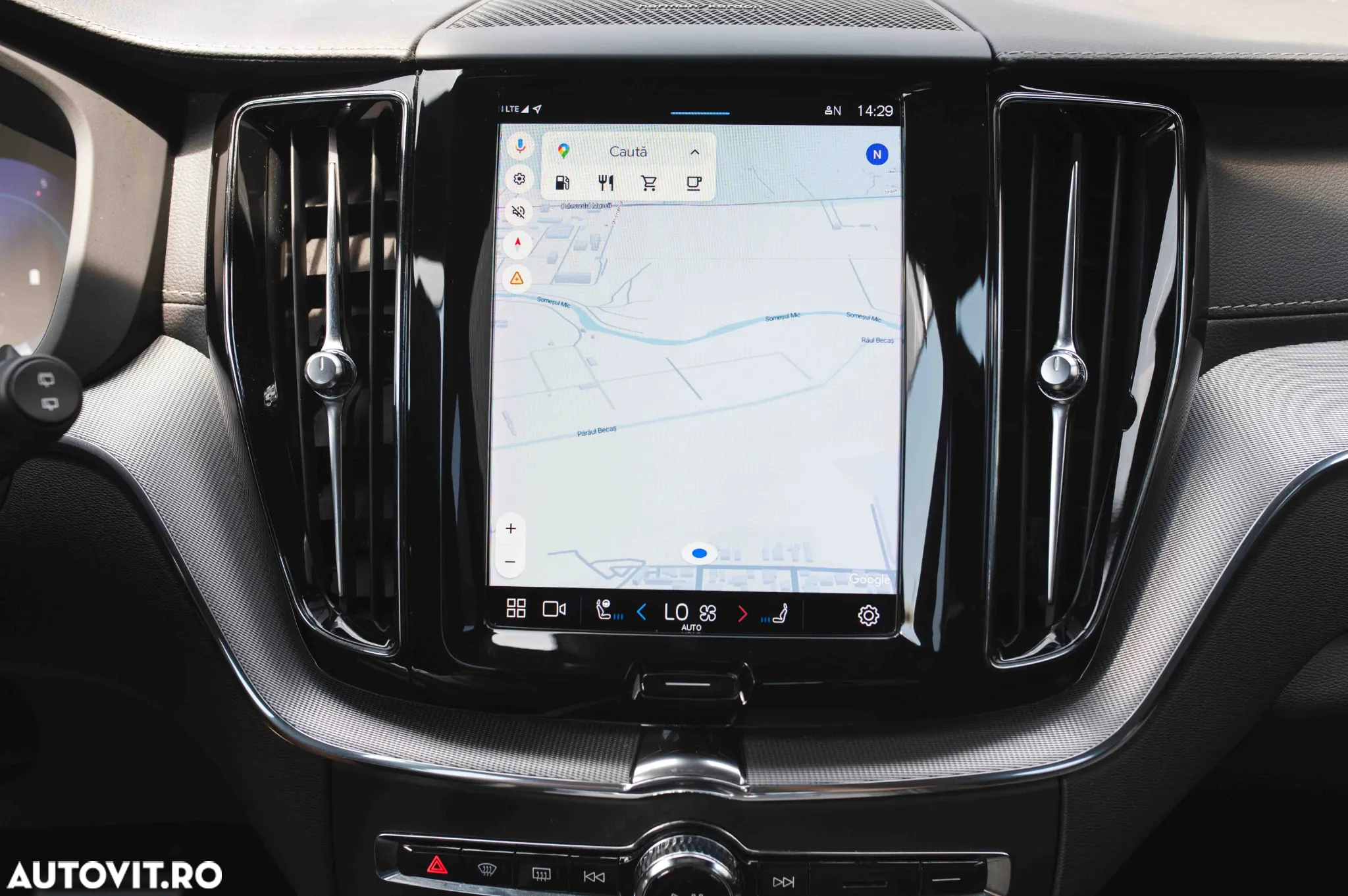 Volvo XC 60 B4 MHEV AT8 AWD R-Design - 19