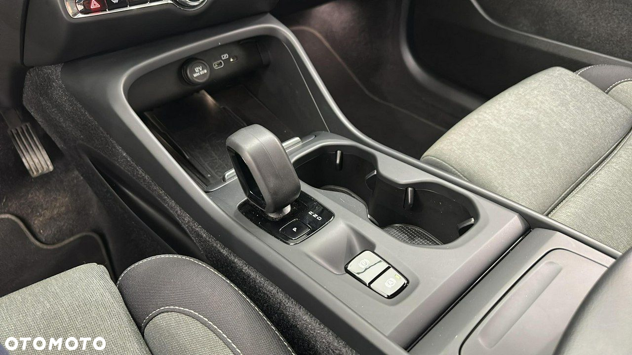 Volvo XC 40 B3 Core - 19