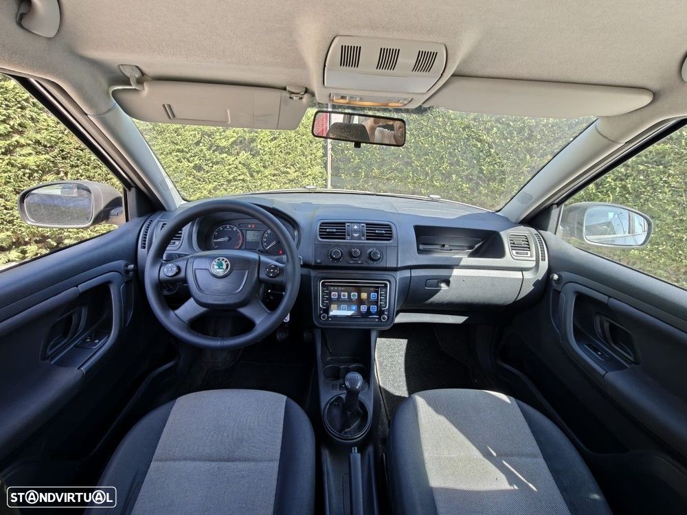 Skoda Fabia 2010 photo 5