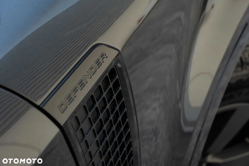 Land Rover Defender 90 D250 X-Dynamic SE - 13
