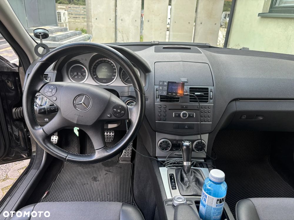 Mercedes-Benz Klasa C 180 CGI Automatik BlueEFFICIENCY Avantgarde - 4