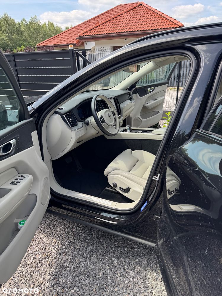 Volvo XC 60 B4 D AWD Plus Dark - 13