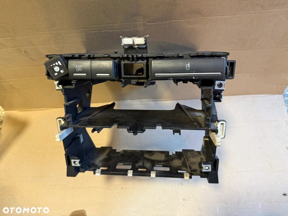 Ramka radia uchwyt na kubek Audi A3 8P S-Line 8P0858005B OE - 1