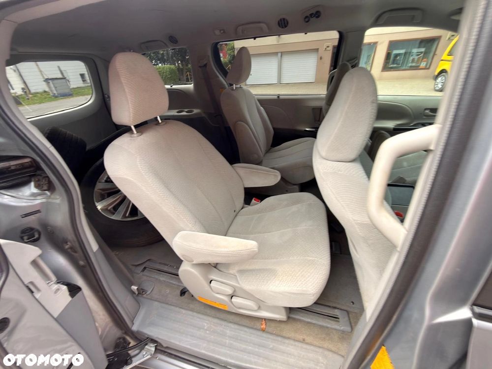 Toyota Sienna 3.5 LE AWD - 10