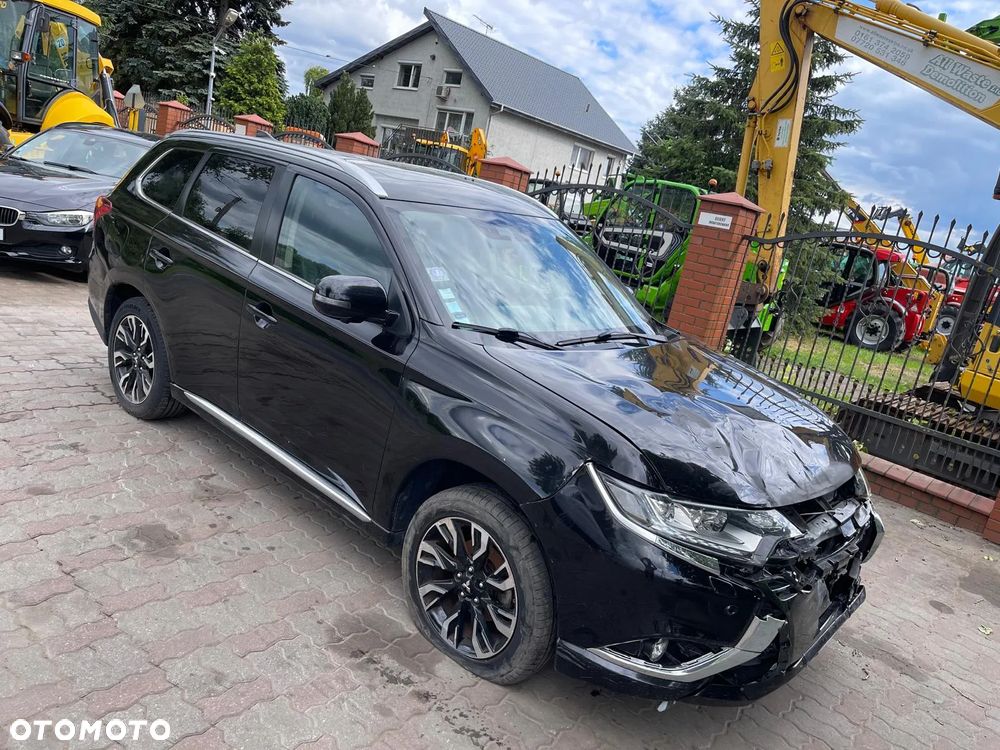 Mitsubishi Outlander Instyle NAVI + - 29