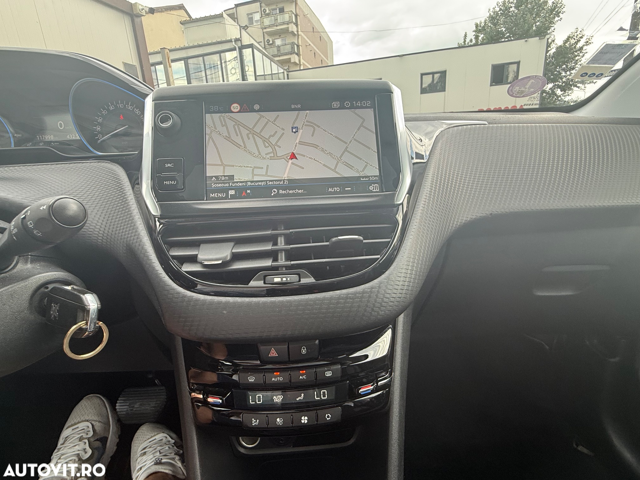 Peugeot 2008 1.2 PureTech Turbo EAT6 S&S Allure - 31