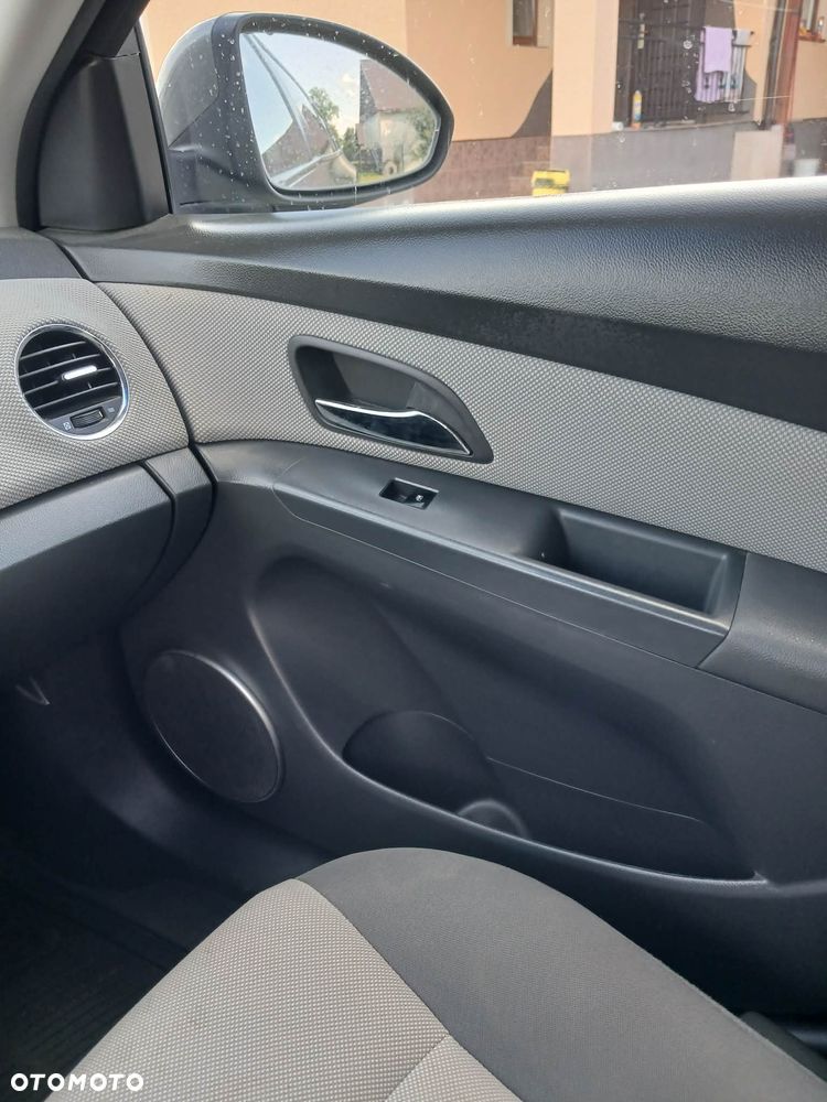 Chevrolet Cruze 1.6 LS - 9