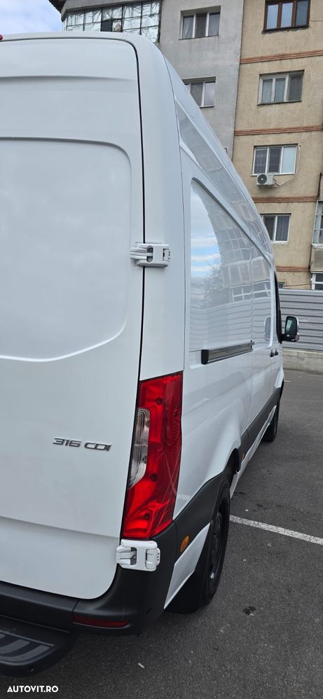 Mercedes-Benz Sprinter - 11