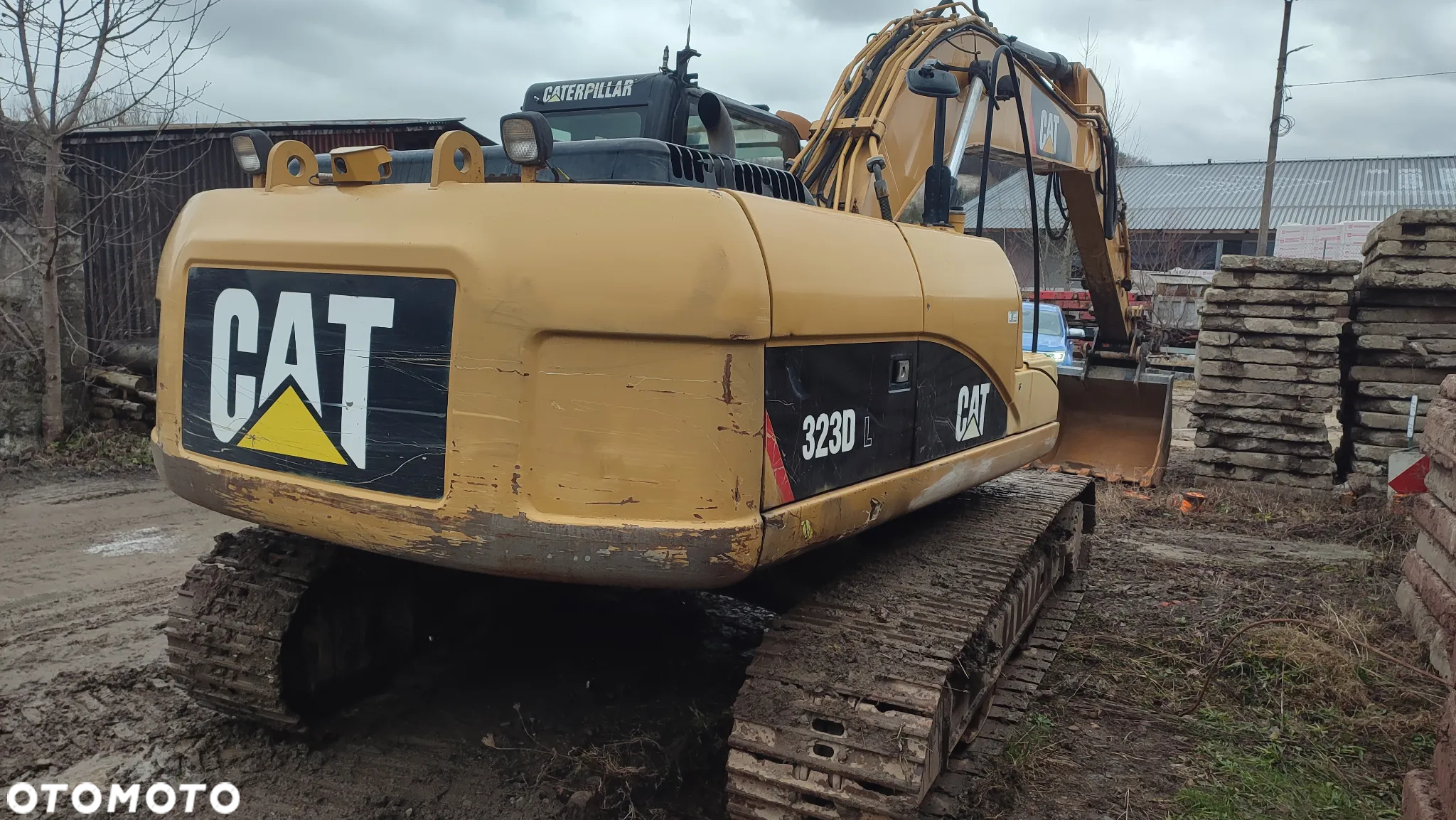 Caterpillar 323D - 3