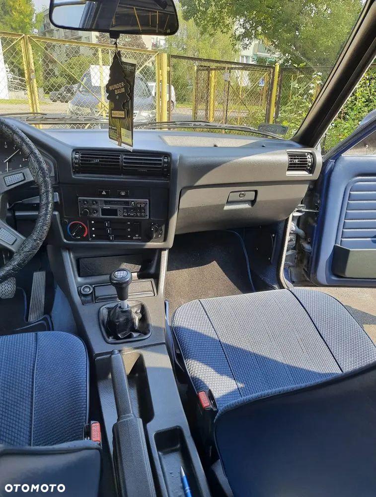 BMW Seria 3 318i - 7