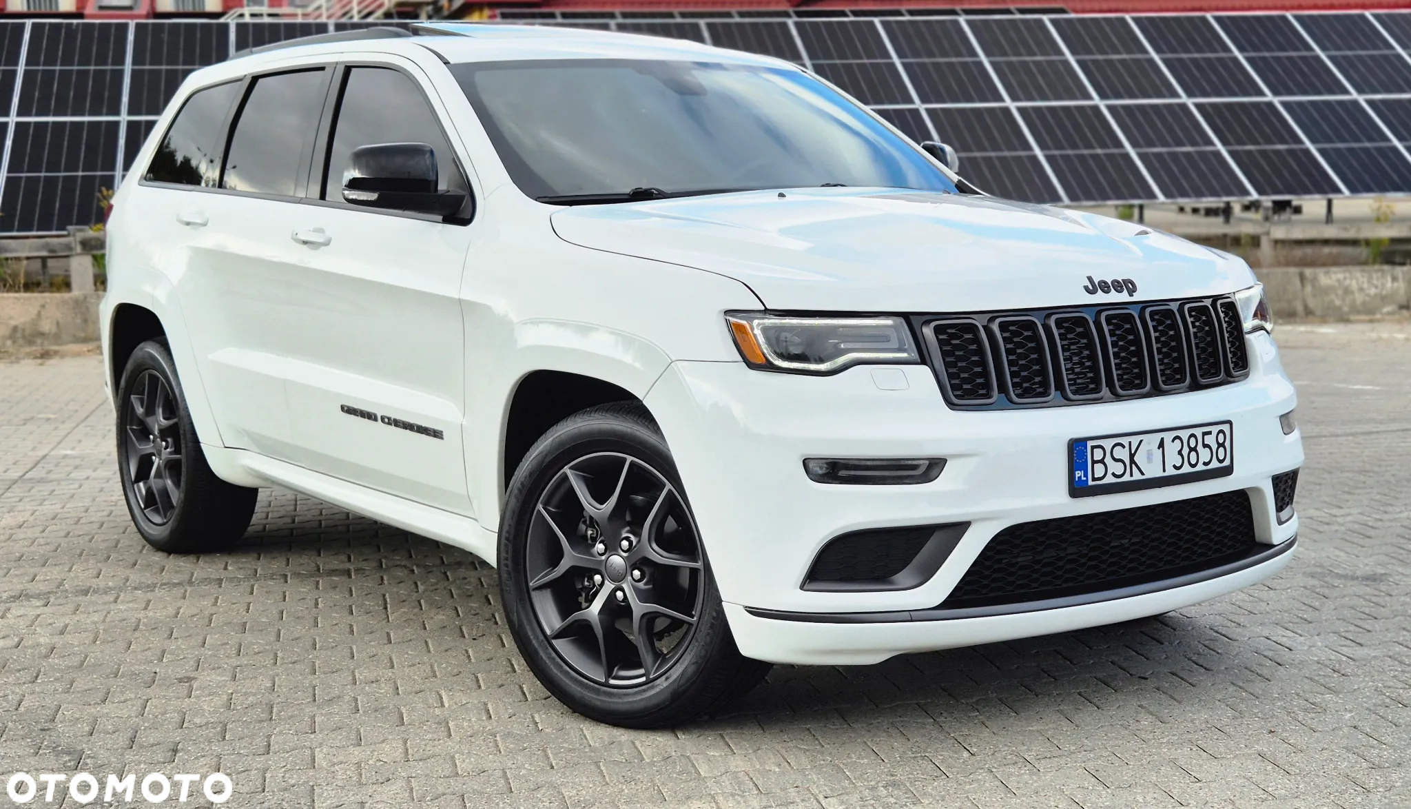 Jeep Grand Cherokee - 23