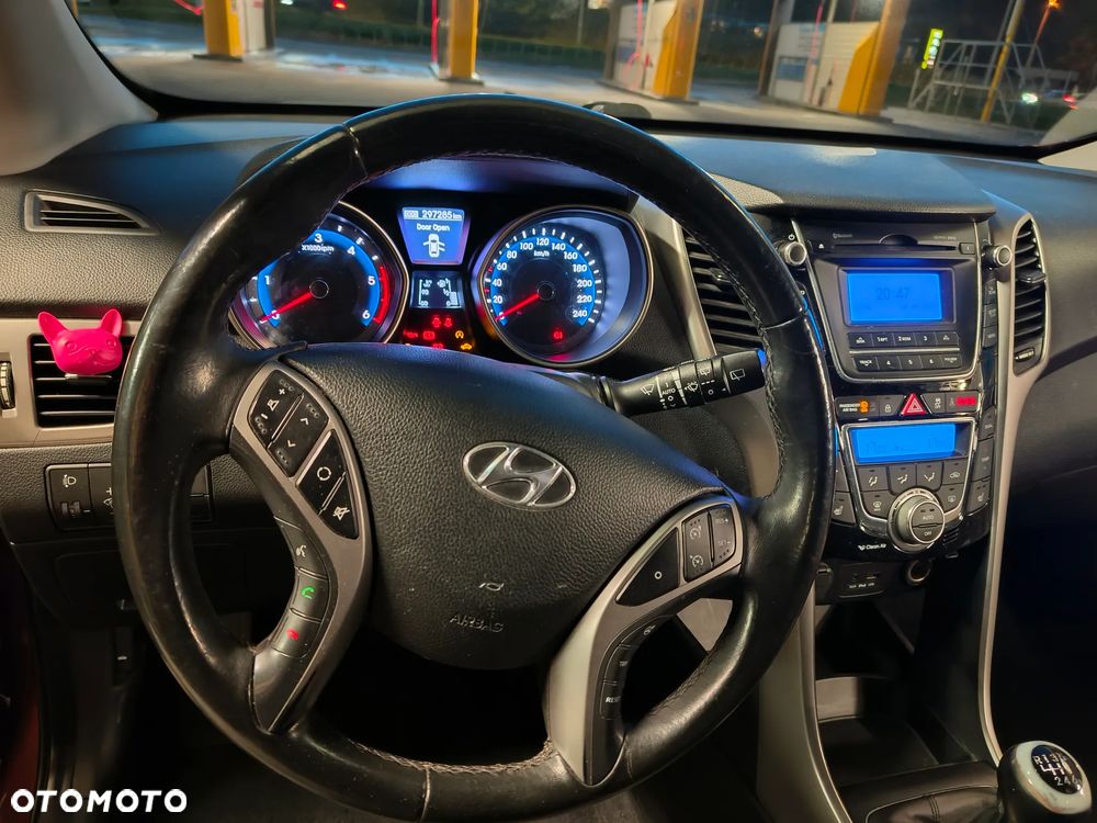 Hyundai i30 blue Kombi 1.6 CRDi Classic - 14