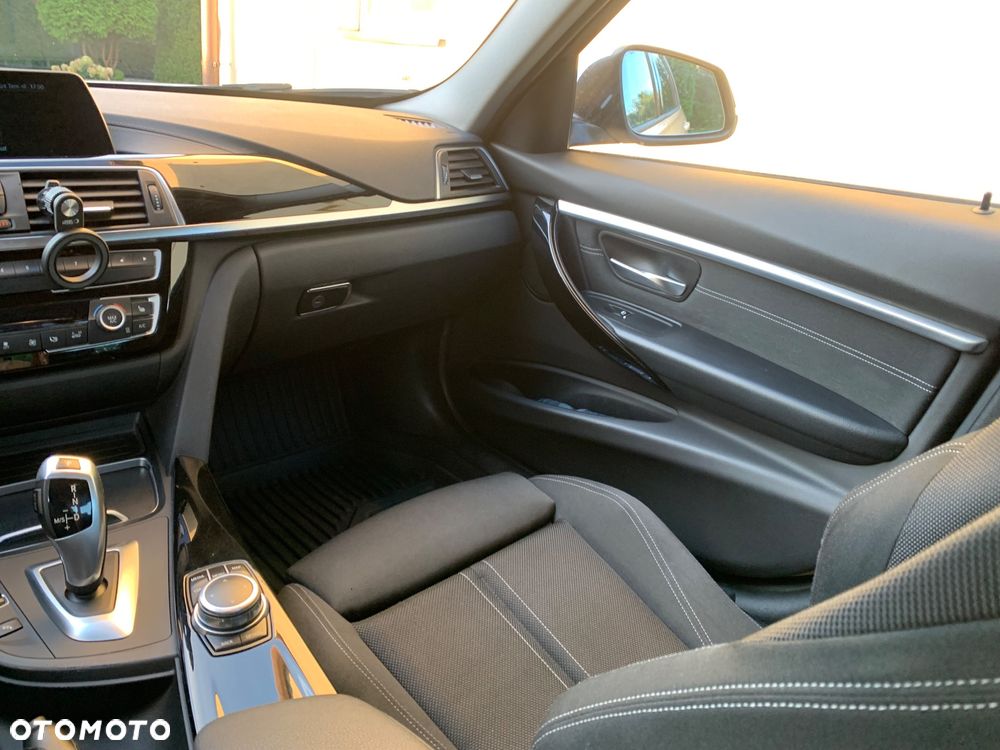 BMW Seria 3 318i - 20