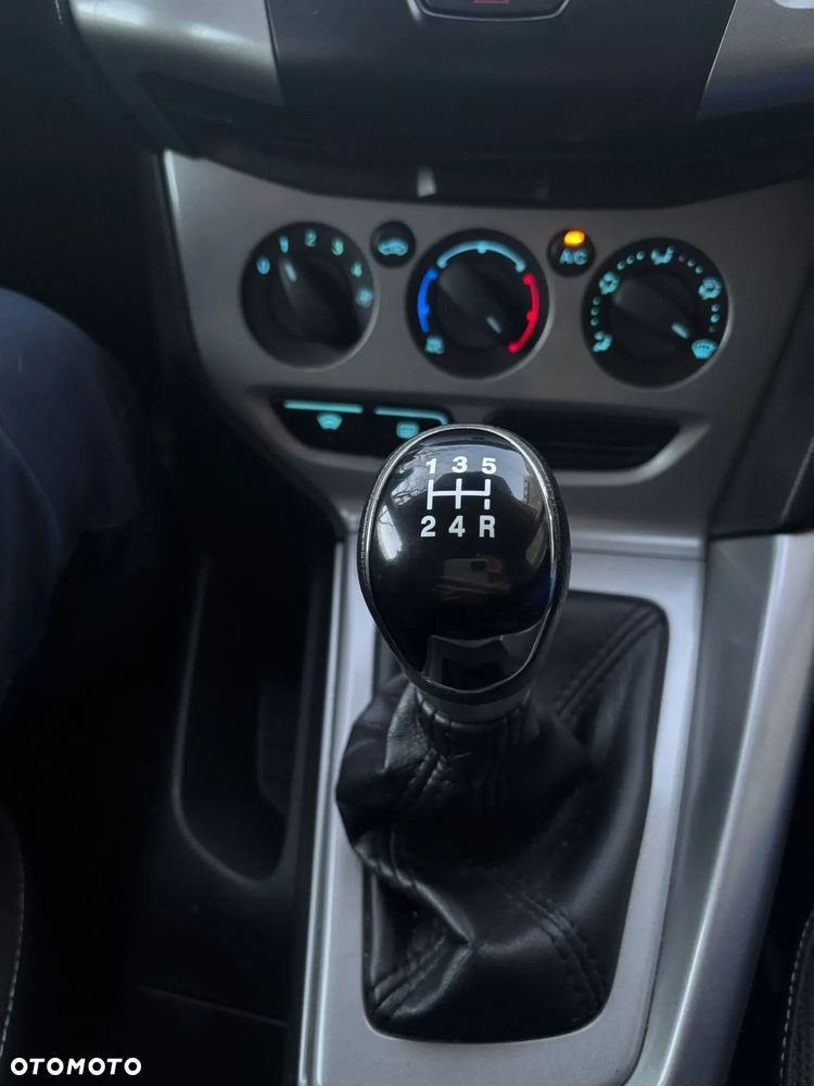 Ford Focus 1.6 Ambiente - 13