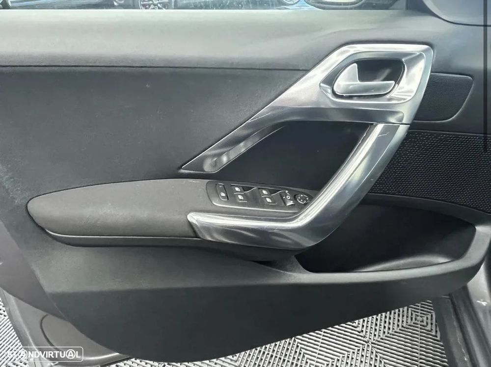 Peugeot 2008 1.2 PureTech Allure - 10