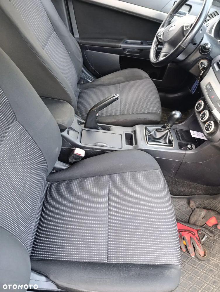 Mitsubishi Lancer - 5