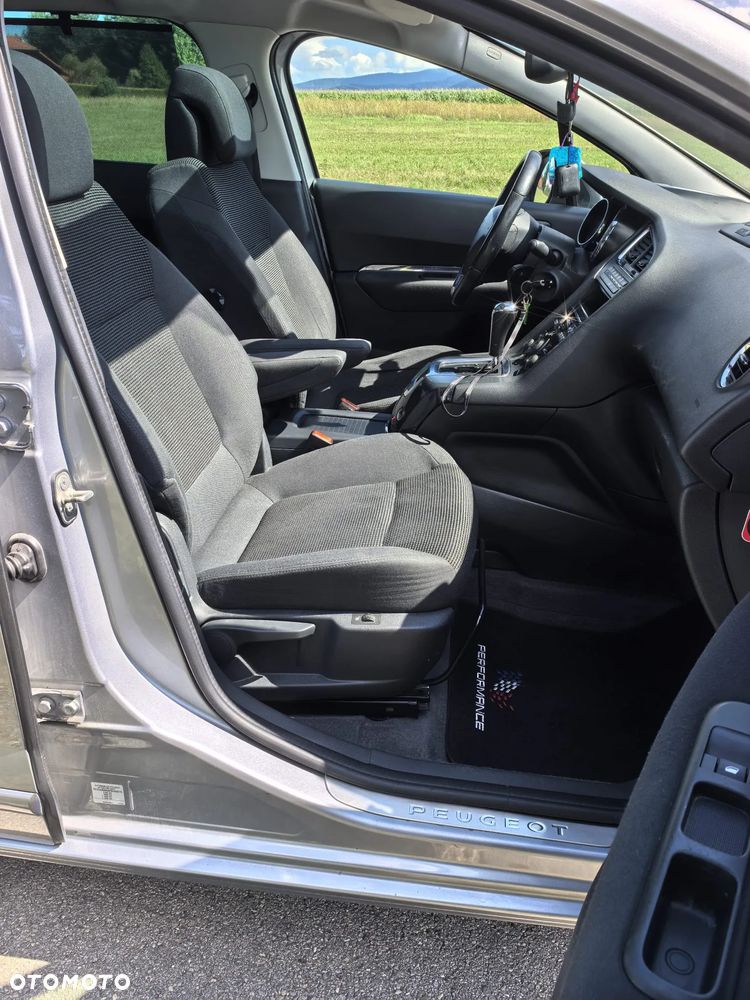 Peugeot 5008 2.0 HDi Premium + - 24