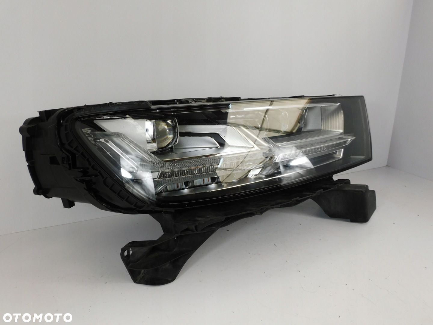 AUDI Q7 4M LAMPA PRAWA MATRIX 4M0941036C 4M0941784C ŚLIZG WIĄZKA - 4