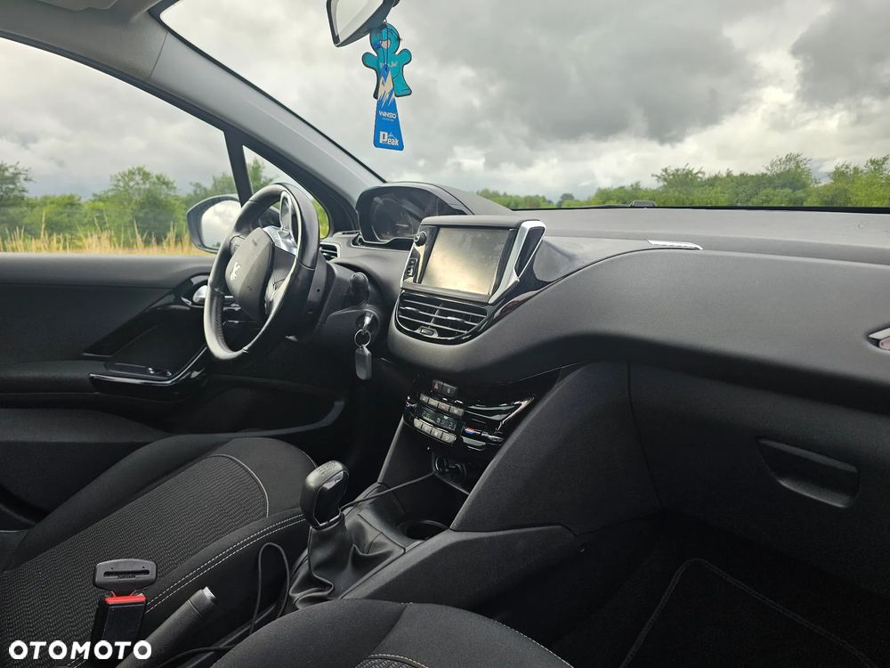 Peugeot 208 PureTech 82 Urban Move - 24