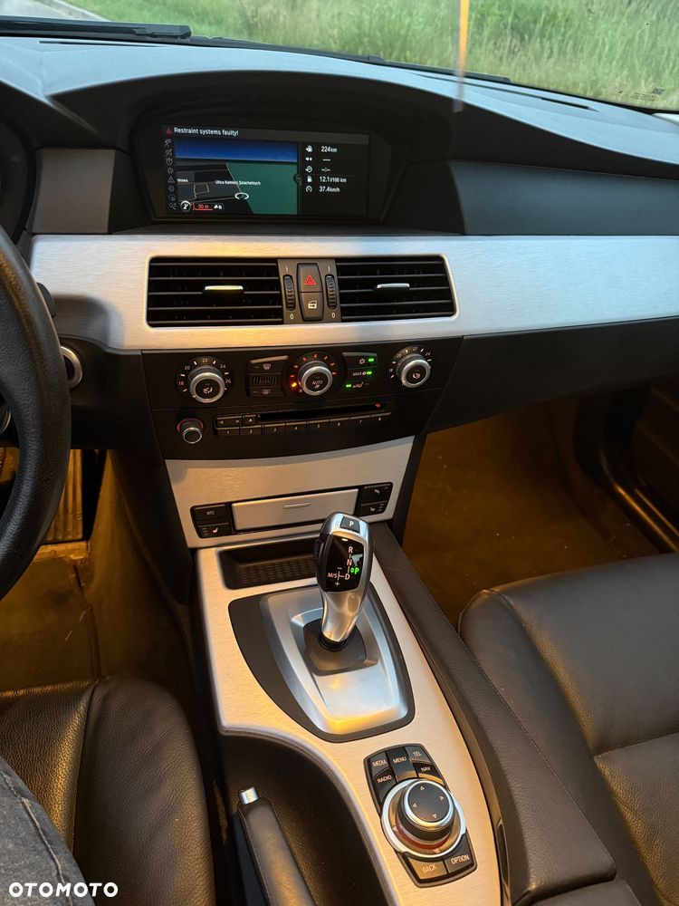 BMW Seria 5 525i - 12