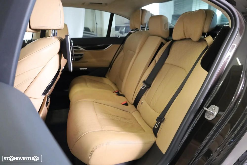 BMW 740 d xDrive Auto - 28