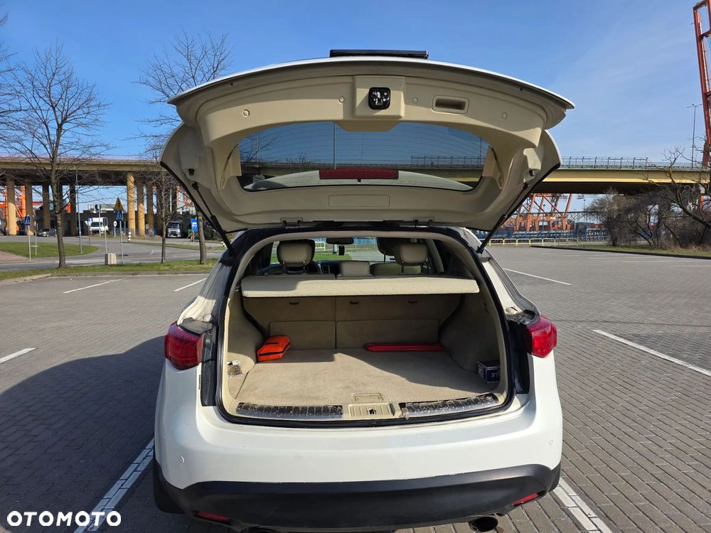 Infiniti FX - 5