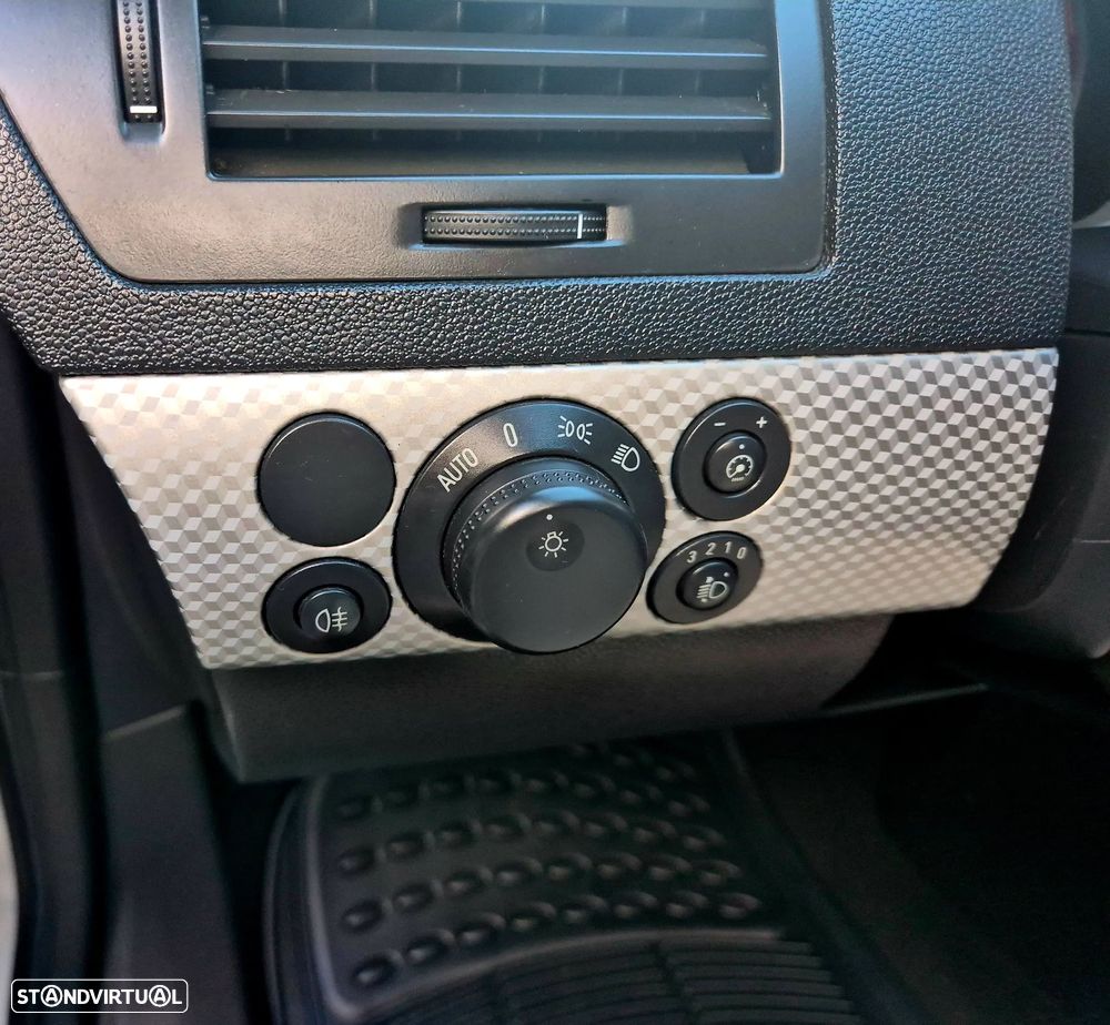 Opel Astra GTC 1.9 CDTI DPF Sport - 39