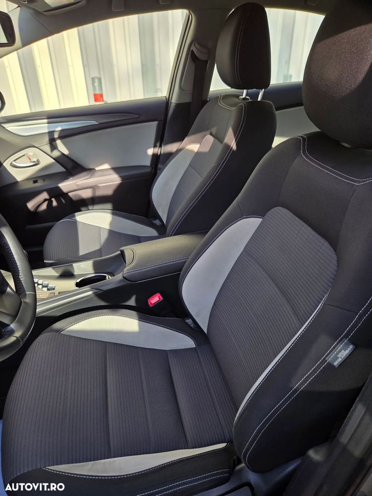 Toyota Avensis 1.8 Multidrive S Executive - 8