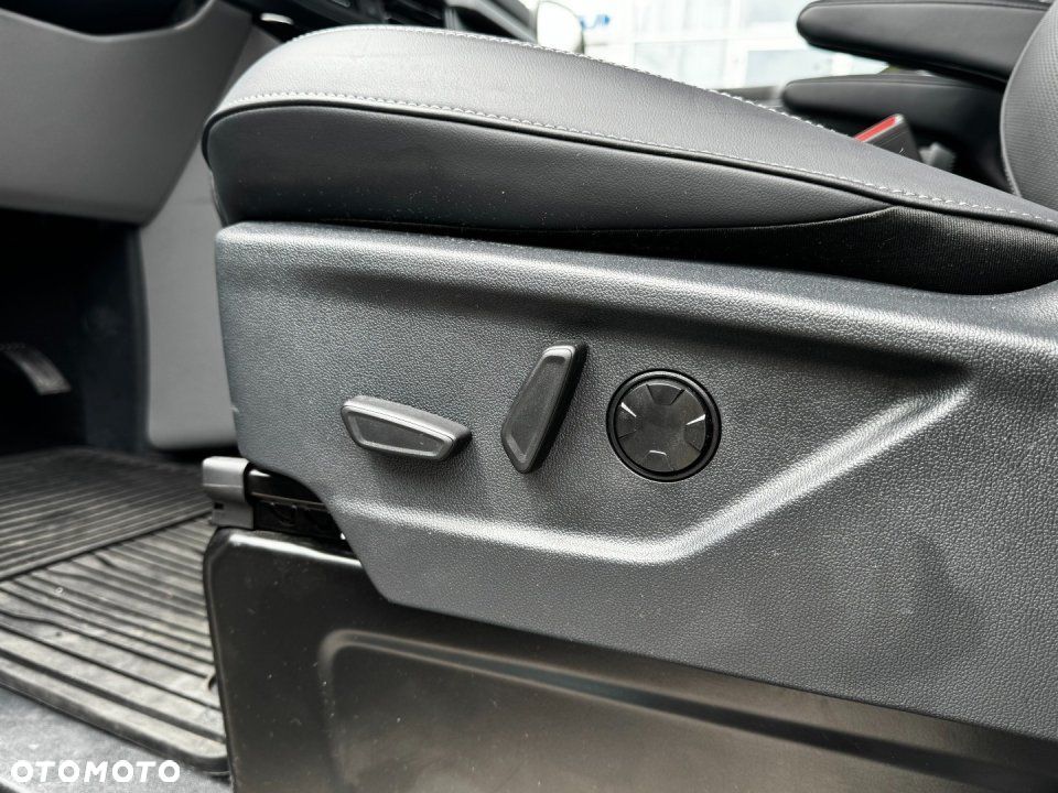 Ford Tourneo Custom - 9