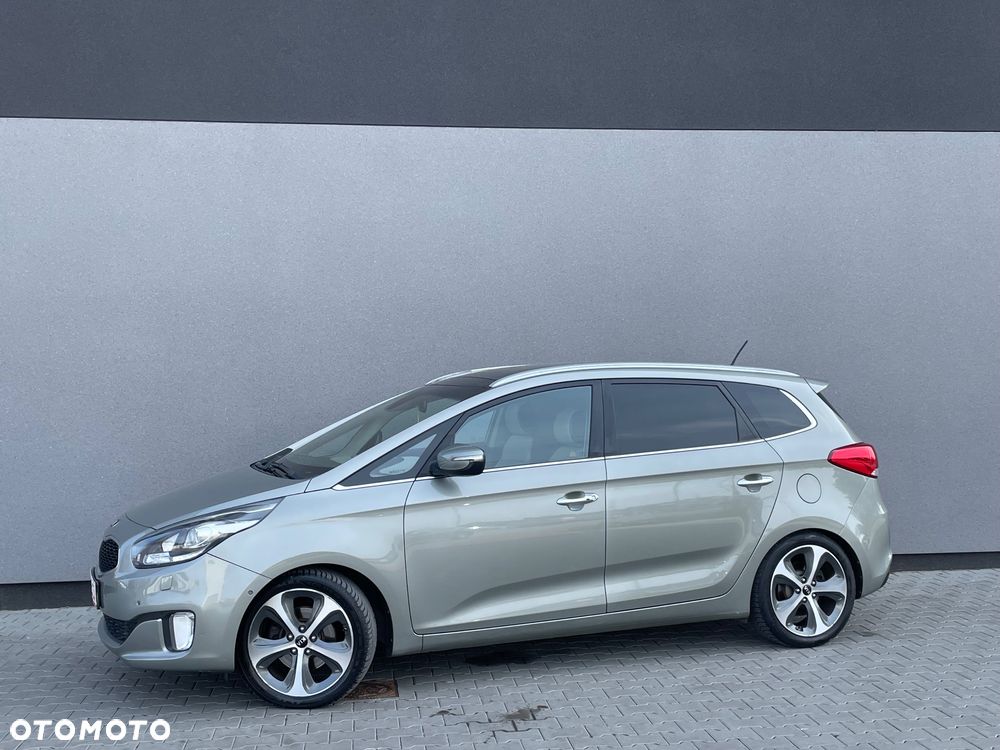 Kia Carens - 10
